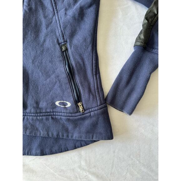 Vintage Woman's Oakley Asymmetrical Full Zip Navy Blue Hoodie Size Small - Picture 5 of 8